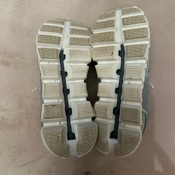 On Cloud 5 - Picture 3 of 4